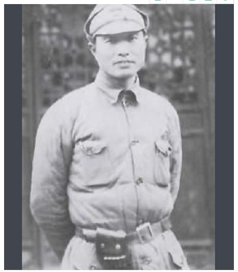 开国上将回故乡，看到警车封路并且隔开群众，怒问：耍什么排场？