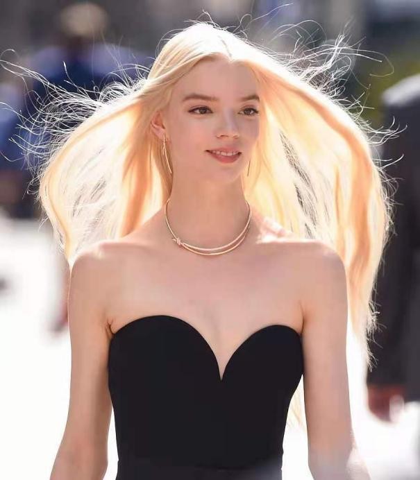 金发碧眼貌美惊人,金发碧眼身材高挑