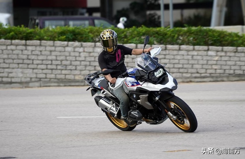 2019款宝马r1250摩托车,2021款宝马r1250gs座高