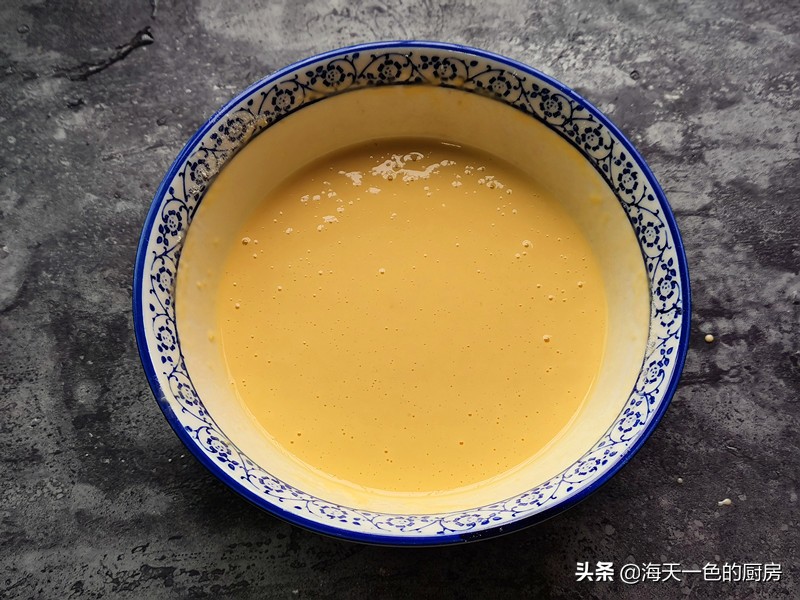 猪肉条这样炸不干不柴外焦,带皮的猪肉怎么炸才不会油溅出来