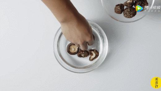 泡银耳一晚上会有毒么,如何泡发银耳煮得更粘稠