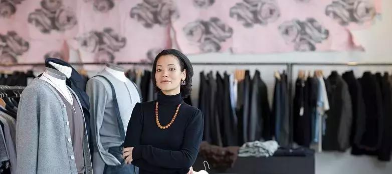 顾客看不起导购怎么办,顾客说你不用跟着我介绍怎么办