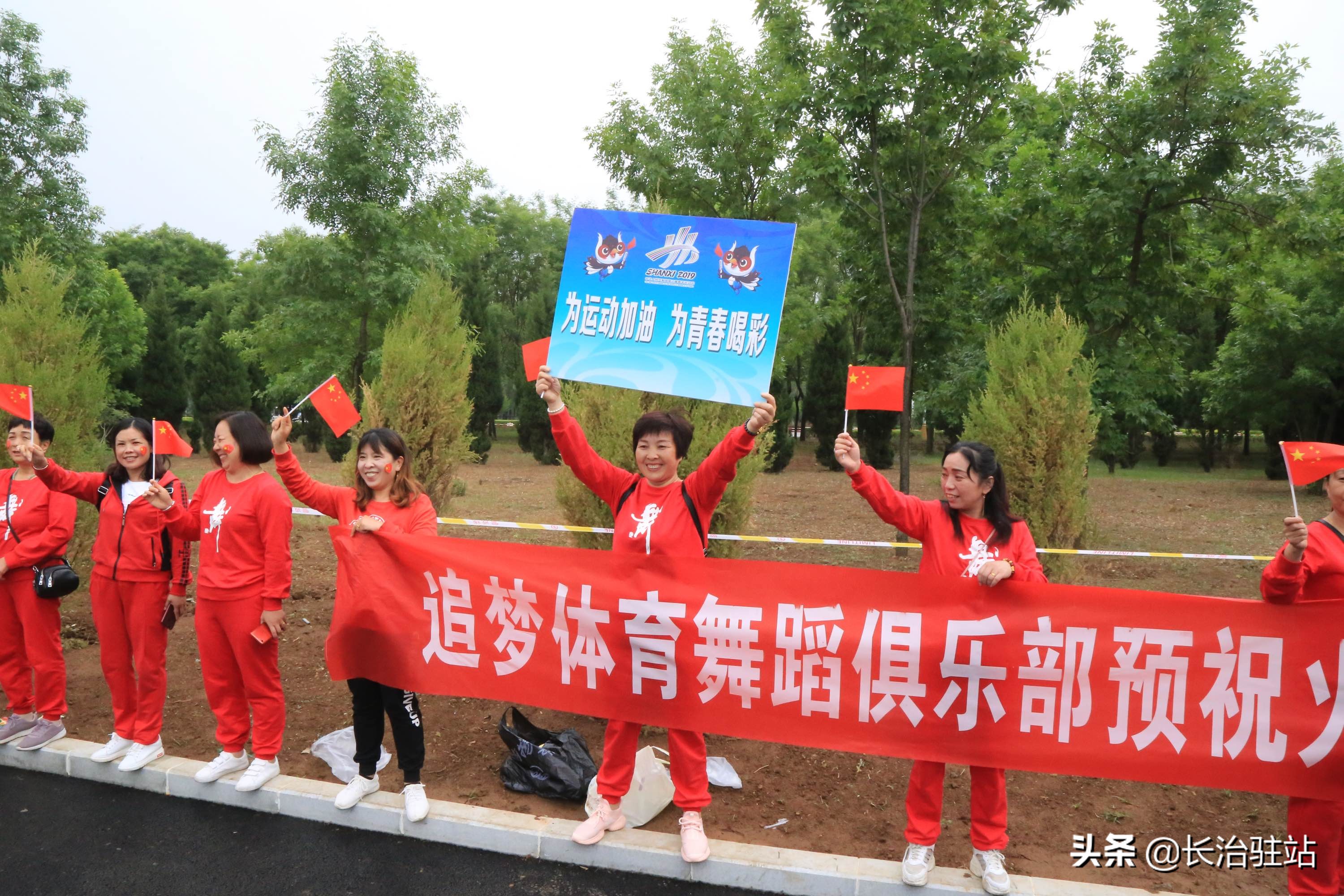 二青会实体火炬首站传递,二青会实体火炬传递完美收官