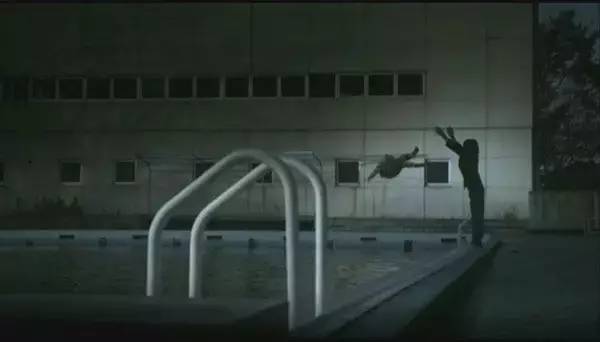 笤帚戳*体下**，血流不止、处女膜受损，8岁女童的校园之殇