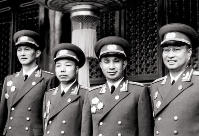 开国将军和元帅待遇区别,开国元帅大将中将少将名单