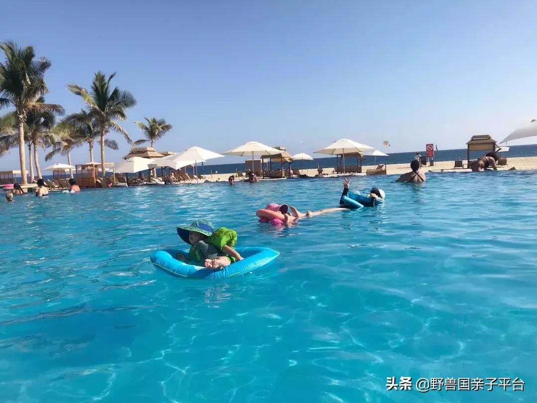 儿童玩水玩沙的正确方法,带小孩去沙滩游泳小技巧