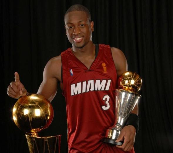 韦德几岁半月板摘除,韦德大学时为什么摘除半月板