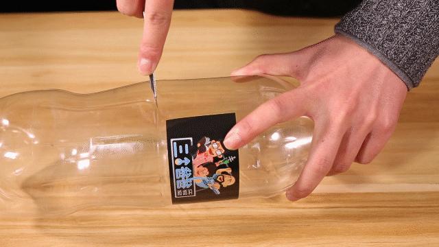 制作全息投影的小视频,简单的全息投影制作