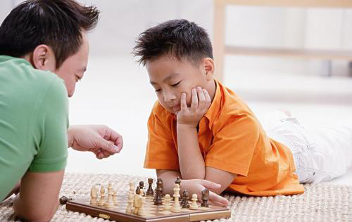 小孩几岁会下棋,孩子几岁适合学下棋