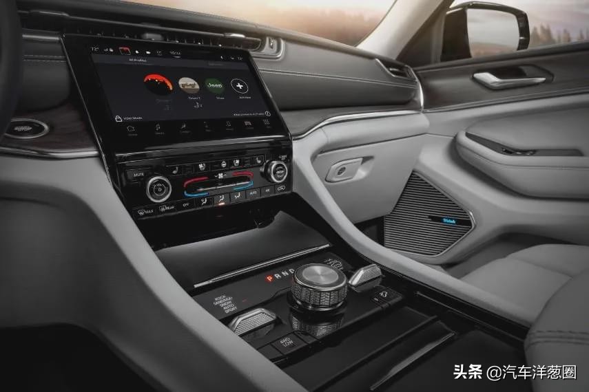 2003款jeep大切诺基v8,jeepv8大切诺基越野视频