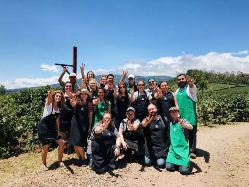 “土气”的休闲农业,正成为高端品牌争抢的“联姻”对象