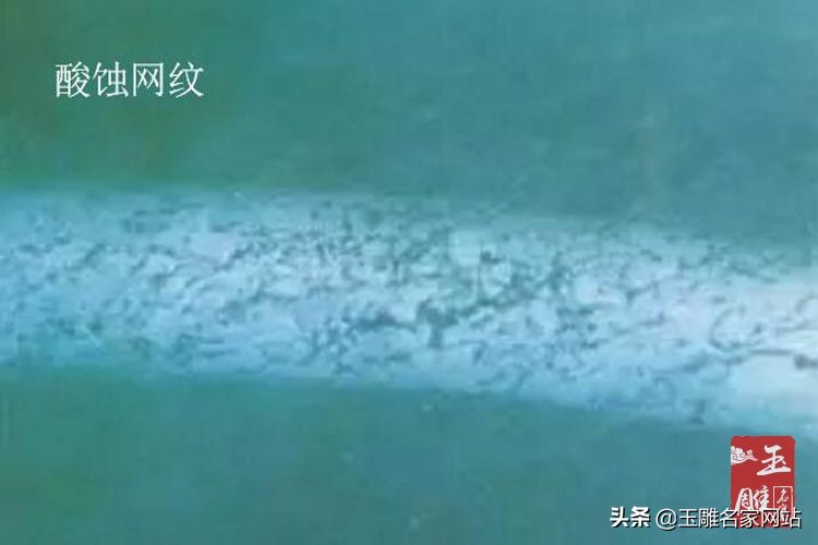 翡翠摩擦后吸纸屑就是假翡翠吗,真翡翠和假翡翠在紫光灯下的反应