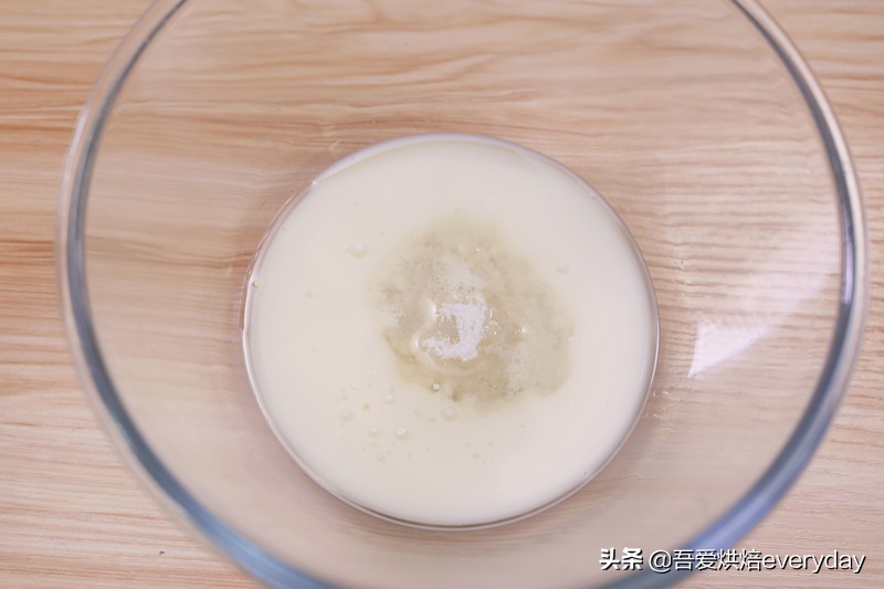 奶油纸杯蛋糕制作方法全过程,零失败的纸杯蛋糕详细做法教程