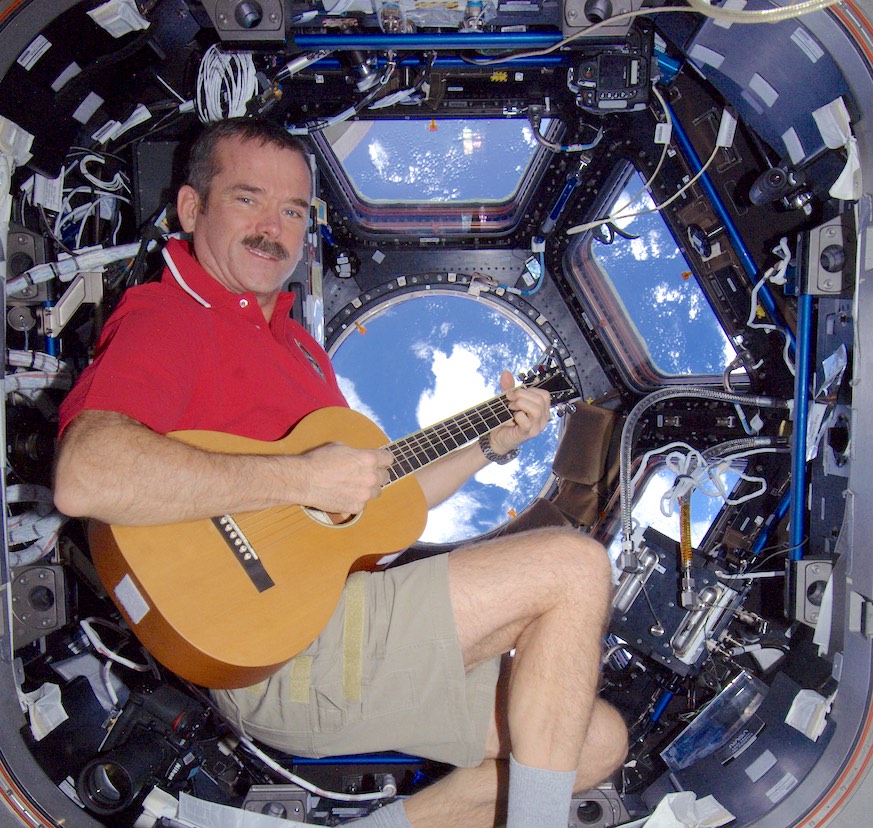 航天员有没有带上枪,苏联给宇航员配备了什么枪