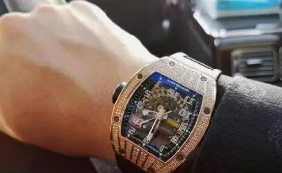 曹云金与富婆女友疑分手?前妻孕期出轨,相声馆倒闭事业爱情全完?