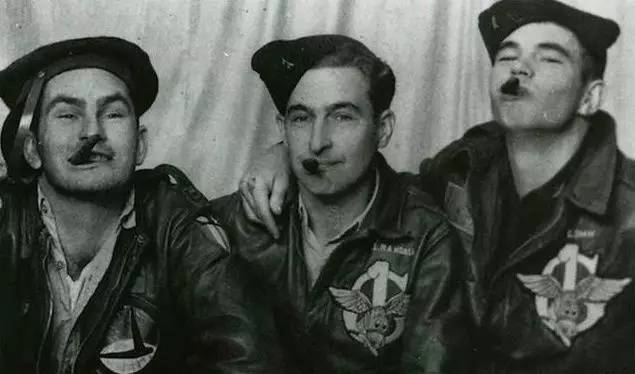 外套那么多，今年我还是选皮衣