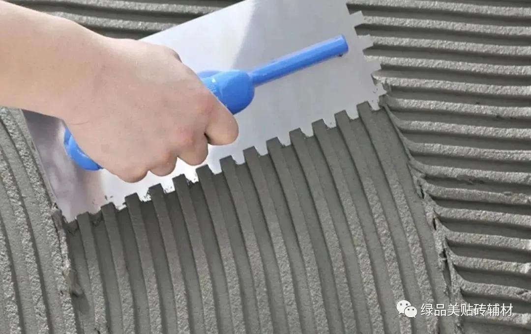 大板瓷砖胶施工后发现有点软，原因在这里