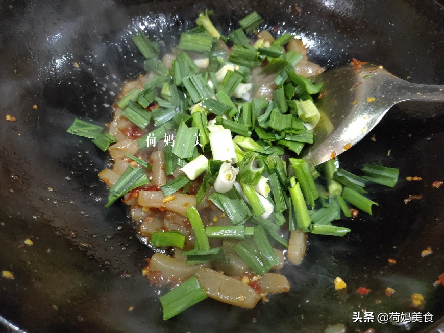 酸辣魔芋条怎么做才好吃？一步去碱味，不加一滴醋，酸辣爽口开胃