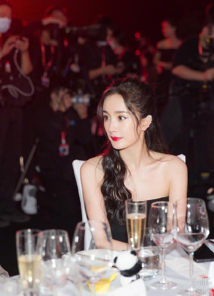 宋茜牙齿是烤瓷牙吗,宋茜做过烤瓷牙吗