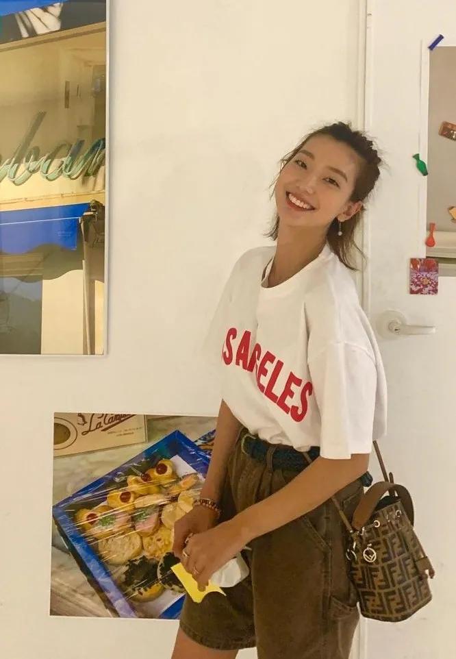 这个被嘲矮的超模火了！一脸硬伤，为啥还被Dior、Prada抢着宠？