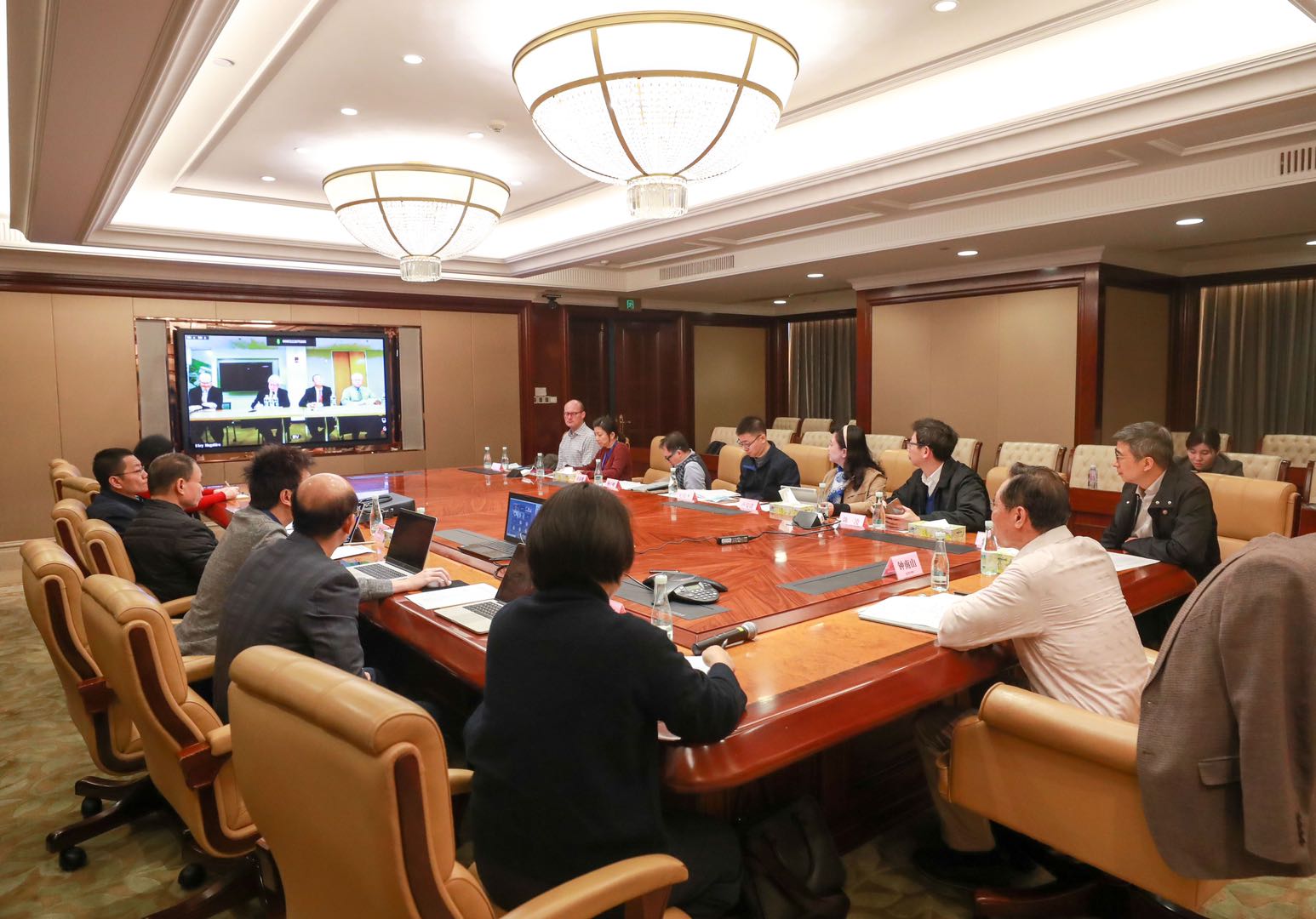 冠军之师，冠军之举：恒大牵手钟南山、哈佛，投8亿研究新冠病毒