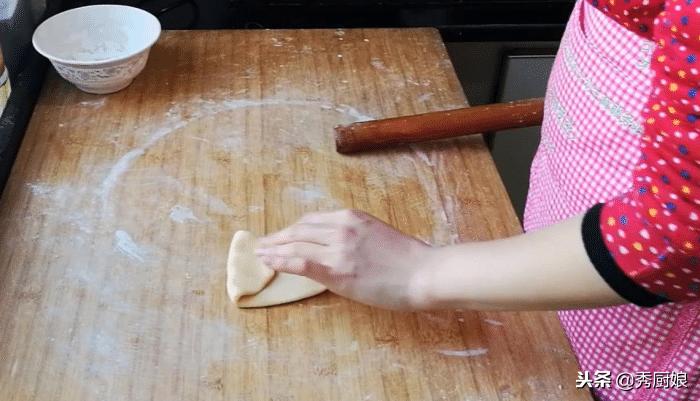 1碗面粉3个鸡蛋和面不用一滴水,1碗面粉5个鸡蛋做蛋糕不用烤