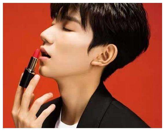 李佳琦一句话让这支口红全球断货,买得起口红,却吃不起猪肉?