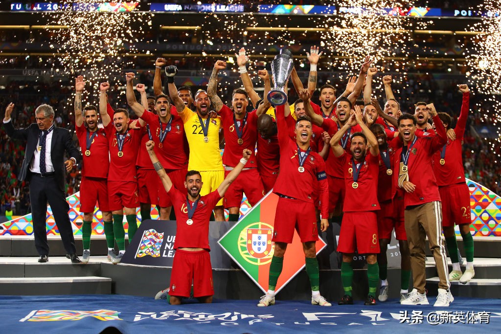 晨读-队史第二座奖杯！他们是真正的黄金一代