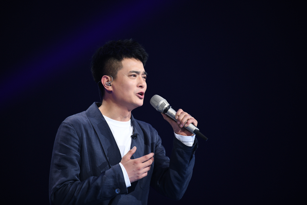 张英席和刘岩谁厉害,声入人心张英席和刘岩