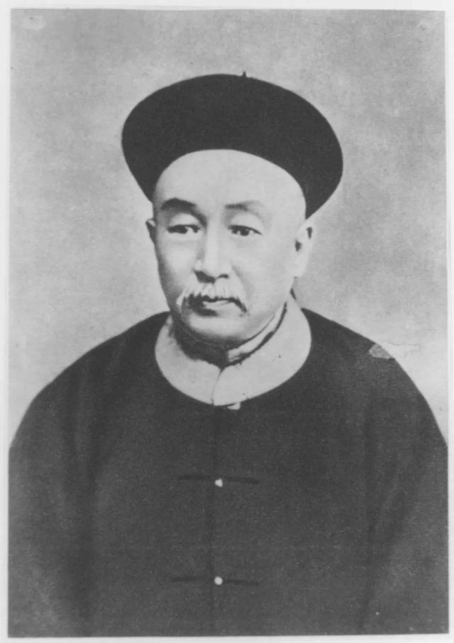 一口把蓝鲸吞掉的庞然大物,一口吃掉蓝鲸的巨兽