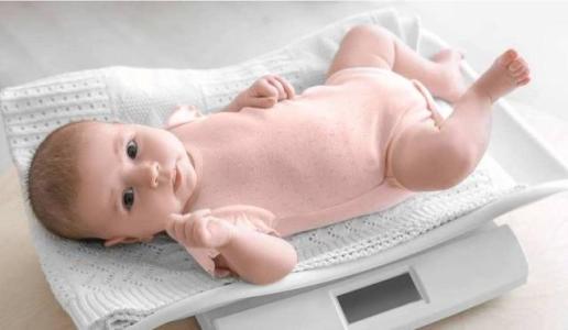 辟谣,出生体重轻智商低?国外研究发现:出生一个月内可补救