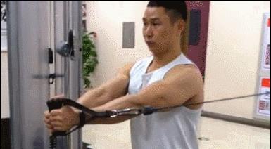 如何不靠器械把胸练大练厚,肩胸练厚最快方法