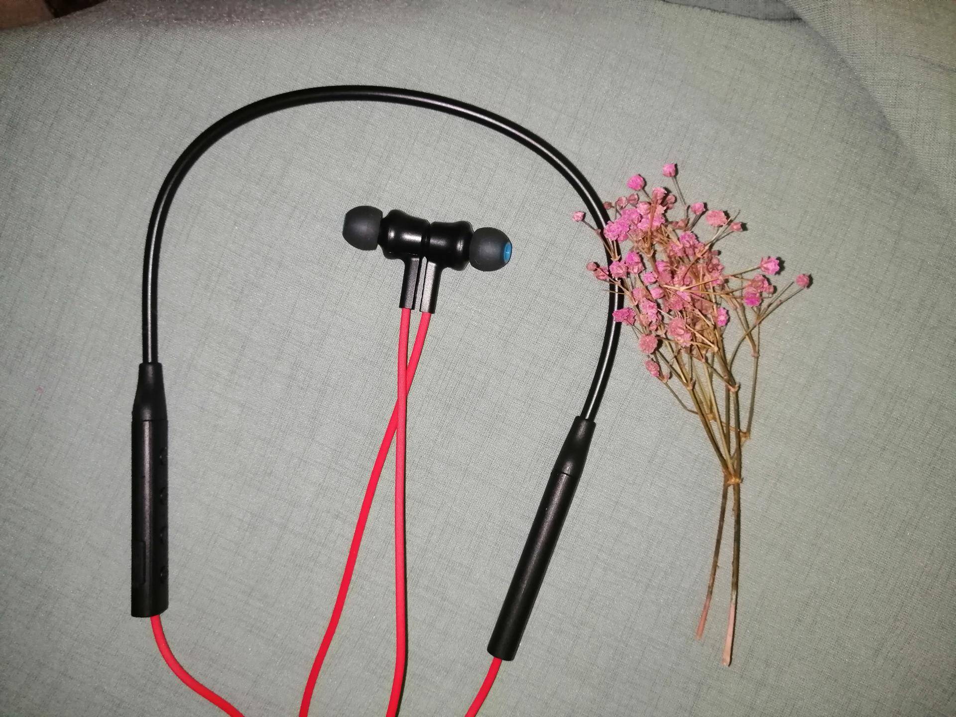 还在戴普通耳机？自带语音助手DOSS智能蓝牙耳机比你想象的还好用