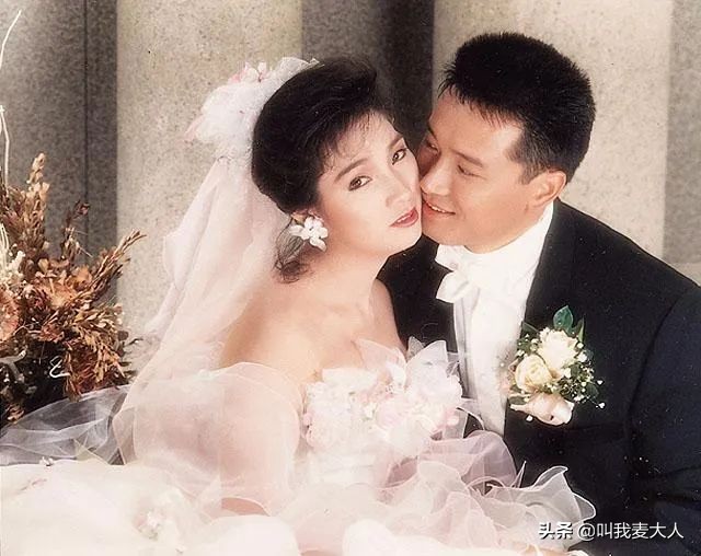 杨康戚美珍怎么相识的,杨康和老婆照片