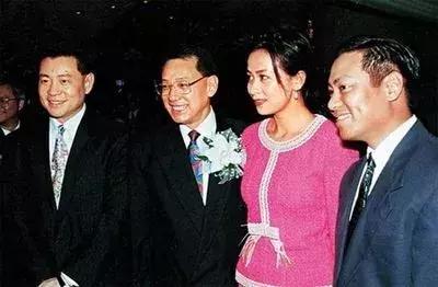 时间拉回过去,把时间倒退到1992年