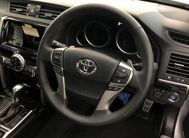 丰田全新一代锐志曝光,2007年丰田锐志白色2.5v6内饰改装