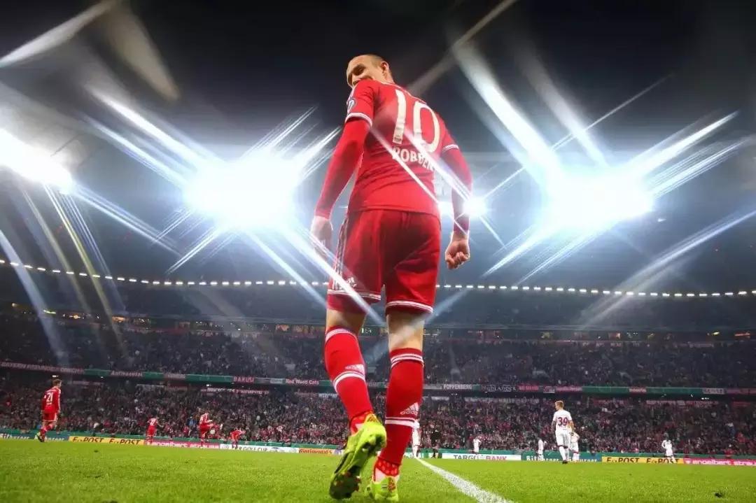 世界第一边锋取决于坎塞洛,世界历史第一右边锋