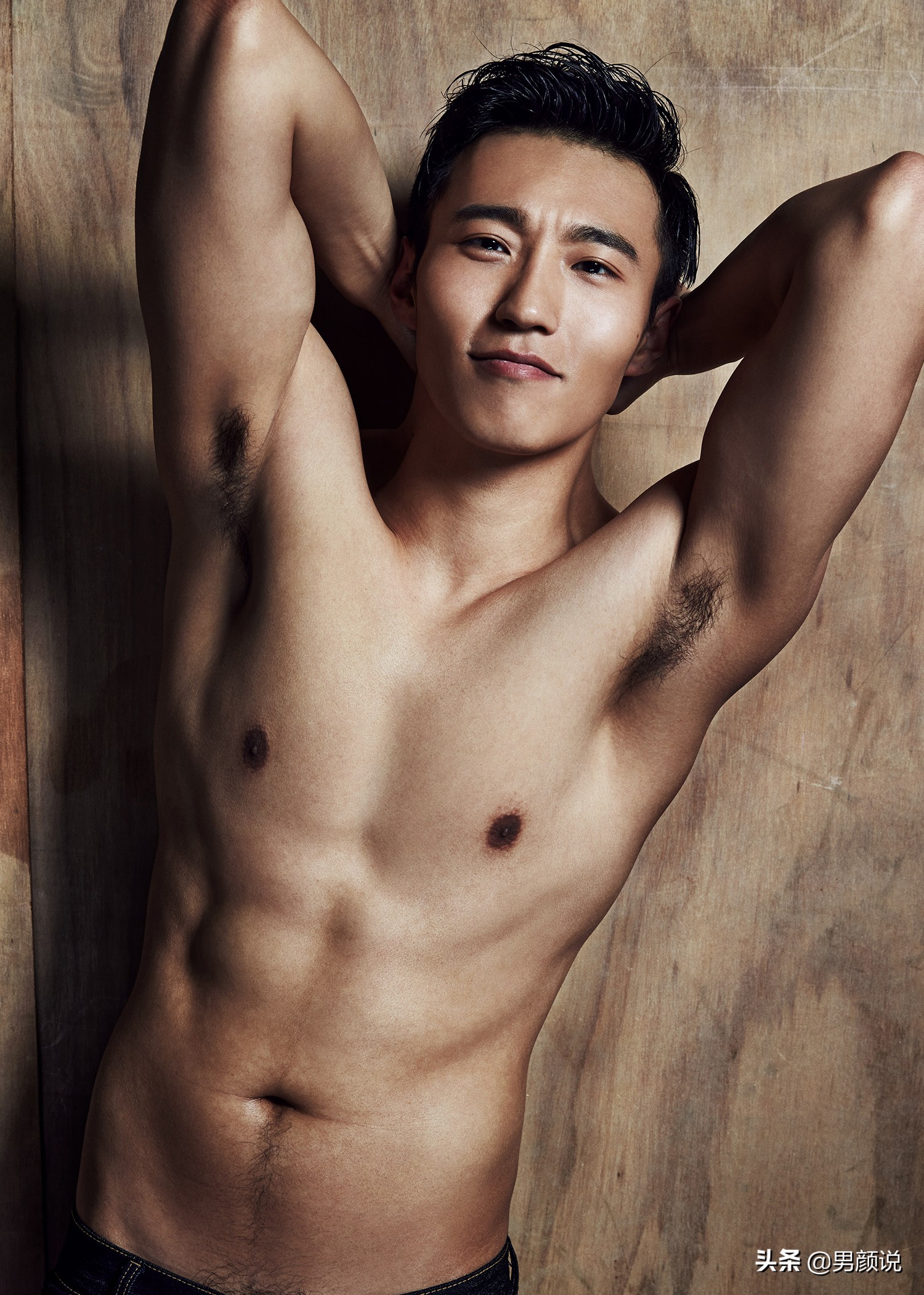 被赵薇带红，明明肌肉型男，却走谐星路线，演技好却平平：可惜！