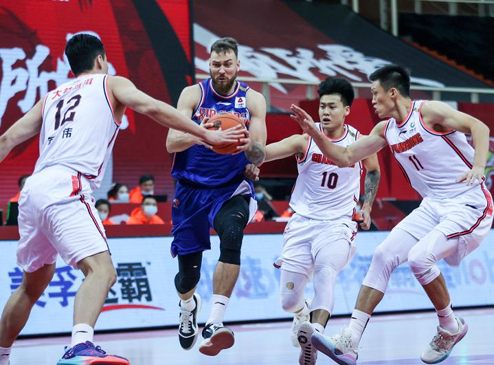 广东新疆大战赵睿42分,疆粤大战赵睿三分