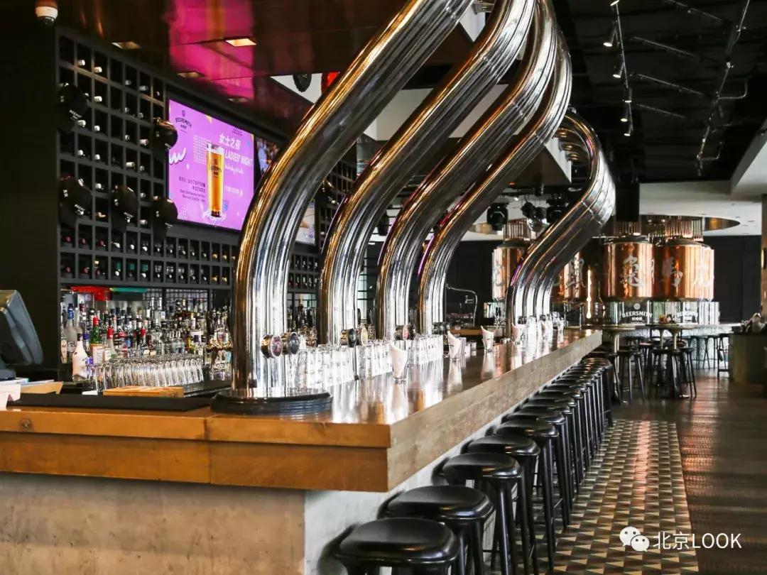 央视大楼对面网红餐厅,央视大楼隔壁酒店