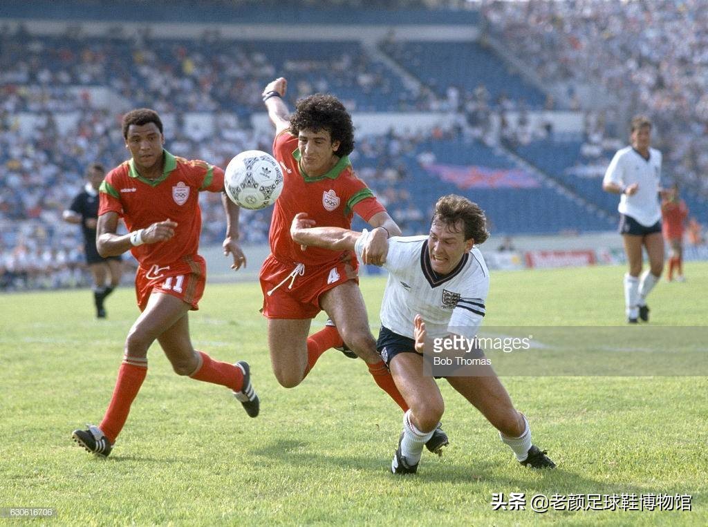 英格兰第一铁汉，骨折踢完比赛，40年前战胜曾国足，爱穿牛逼鞋