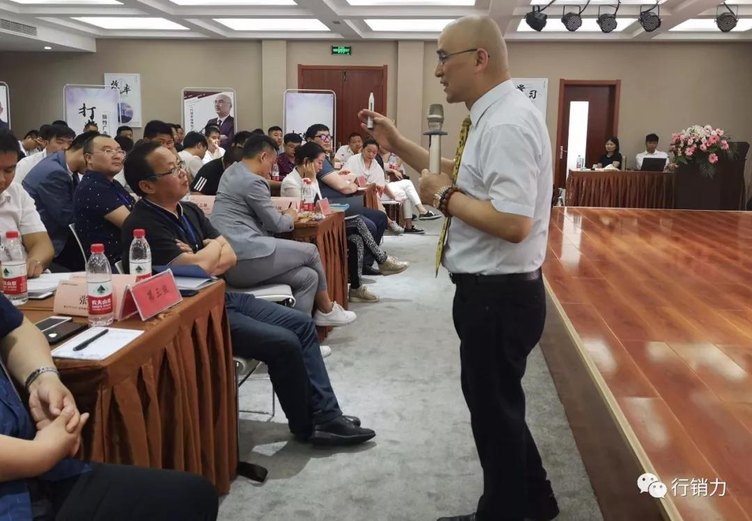 成交话术与技巧讲师,与客户成交技巧和话术