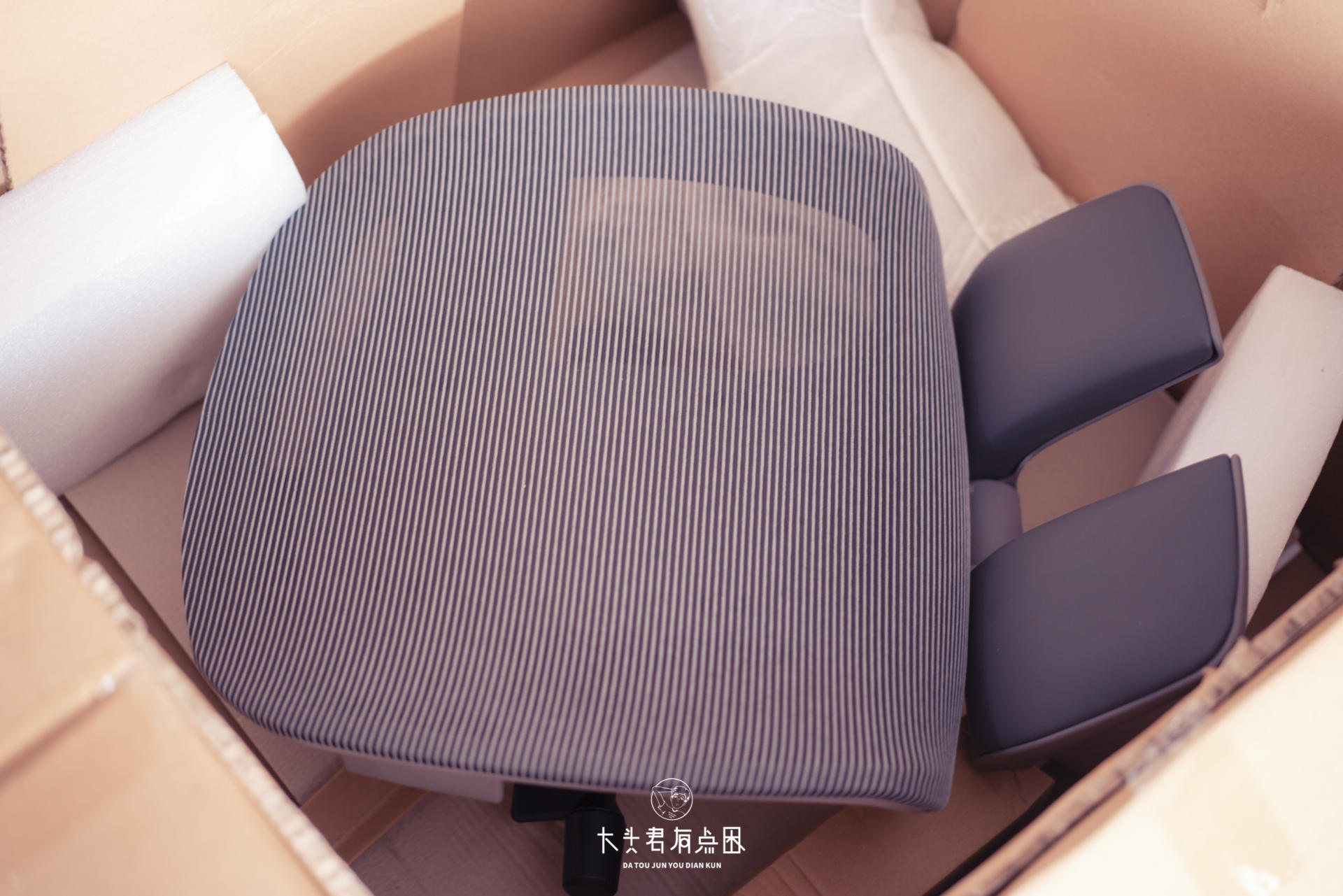 「大头君有点困」舒适再升级，网易3D悬挂腰靠人体工学椅使用感受