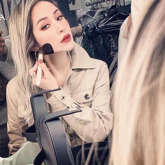 萧亚轩晒昔日头部受伤照片，头部裂开一道口子，伤口触目惊心