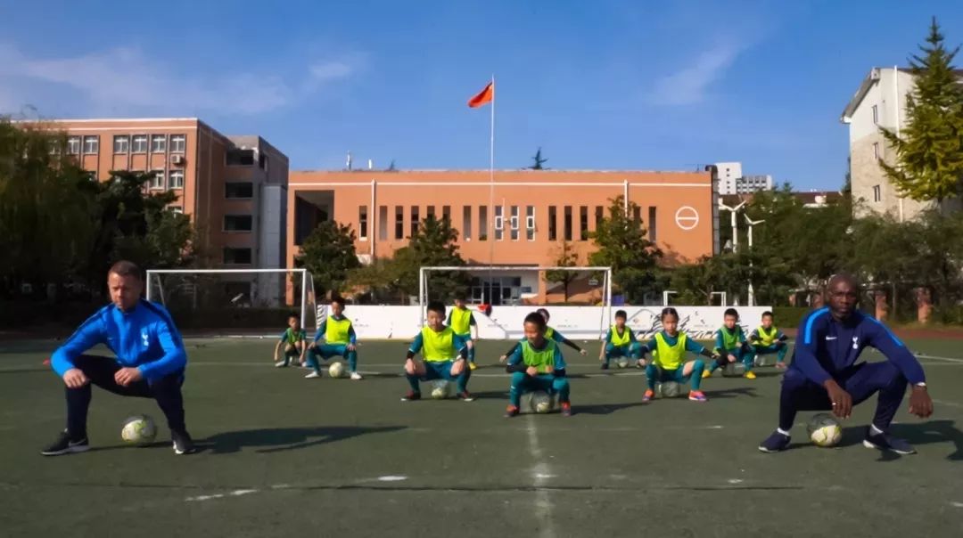 “球”学英超丨是什么神秘力量，让他们大冬天穿短袖儿……