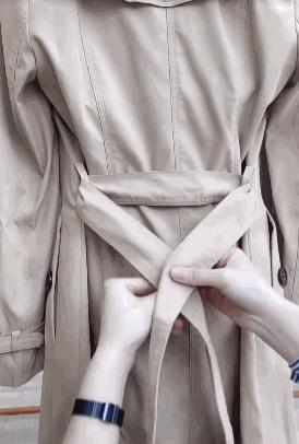 风衣怎么穿才好看简单,新式风衣穿搭技巧