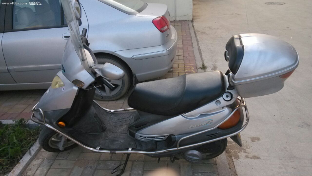 电动摩托车不拧转按启动按钮就走,电动摩托车油门拧不走是什么原因