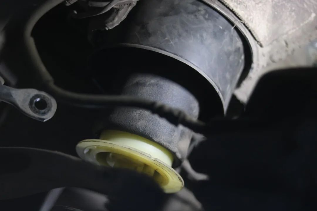 怪兽修车:翻新一辆11年破烂不堪的宝马GT,车况不忍直视