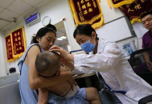 孩子挨打后发抖口吐白沫怎么了,孩子挨打后吐是怎么回事