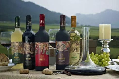 新疆比较有名的葡萄酒,新疆最好的葡萄酒是什么颜色的